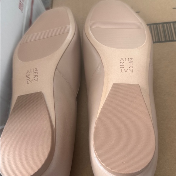 Naturalizer Women's Tan/ Square Toe Flats size 10 M - Picture 4 of 4